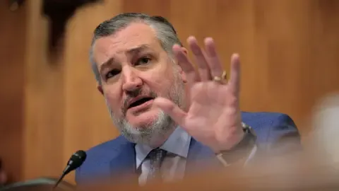 Lawmaker Cruz Compares American Broadcast Regulator to ‘Mafioso’ on Kimmel’s Program